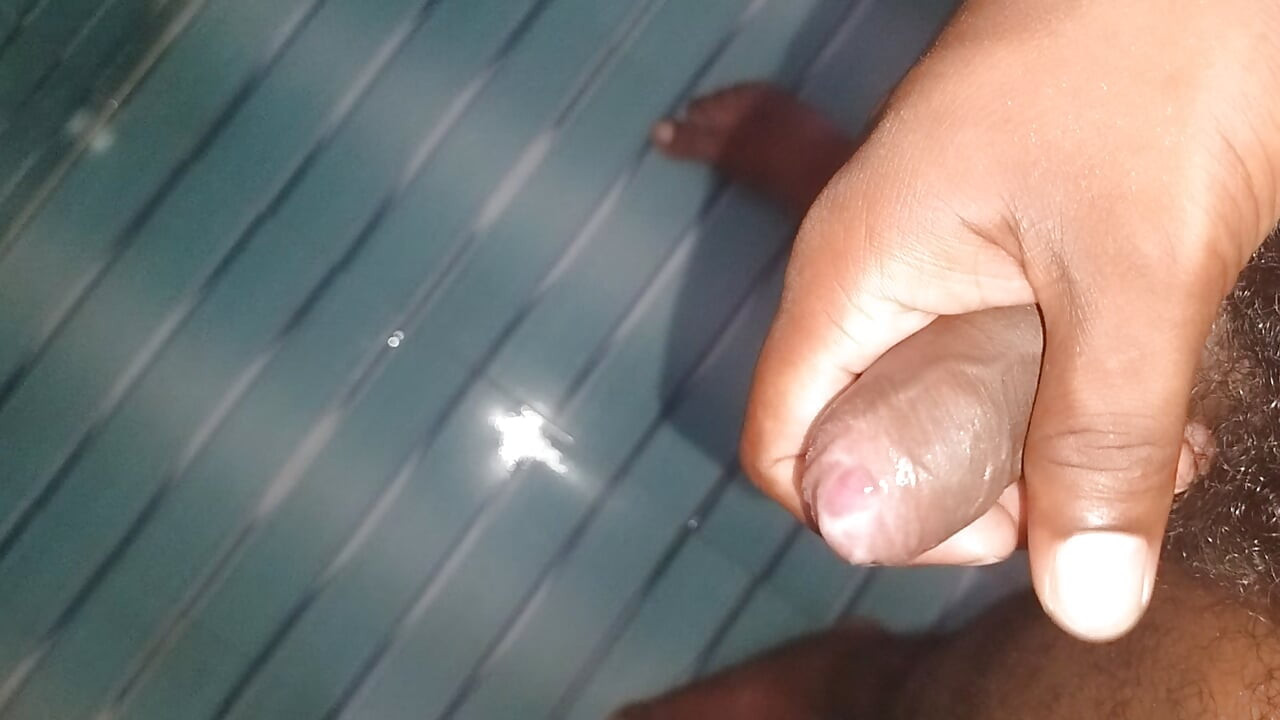 Ich masturbiere mich selbst mit kleinem schwanz