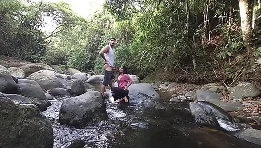 Bagian SATU: Aku suka terhubung dengan alam, berjalan dan bercinta.. AKU SUKA MENGISAP DAN MENDAPATKAN BANYAK SUSU