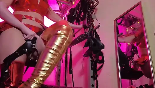 БДСМ госпожа в ПВХ, золотой красный виниловые игрушки, фетиш хуй, сапоги, женское доминирование