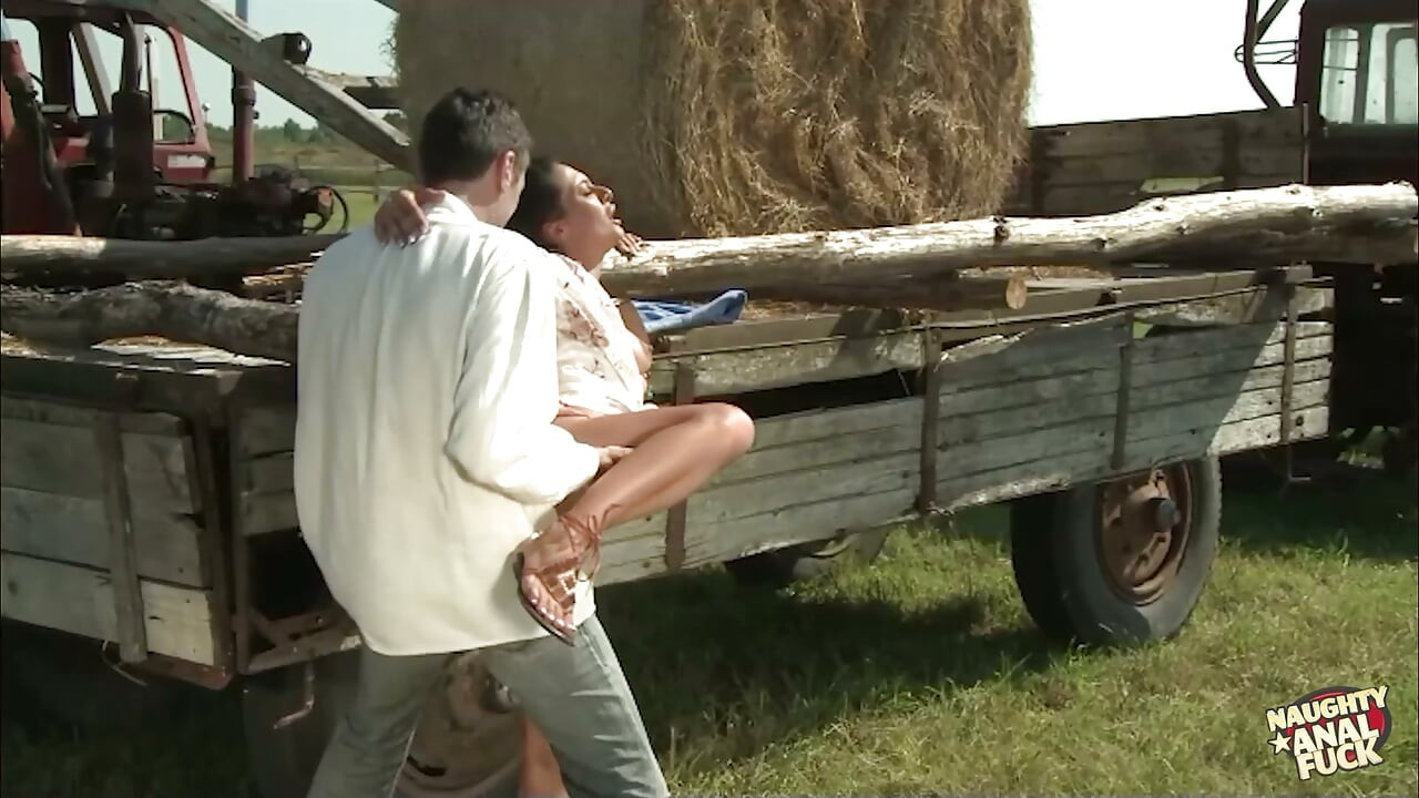Sandra Romain wants to learn the anal craft of riding a cock in the outdoors