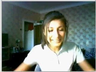 Schönes russisches Mädchen vor der Webcam