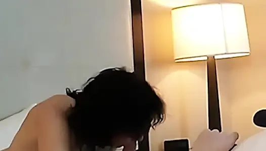 Супер сексуальная миниатюрная татуированная тинка сосет член - подборка 2