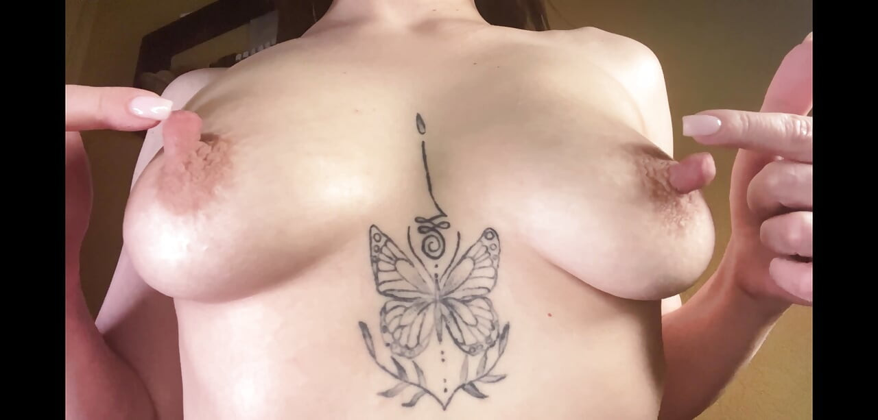 Kristi Ren slaps herself with a whip and sucks her long nipples
