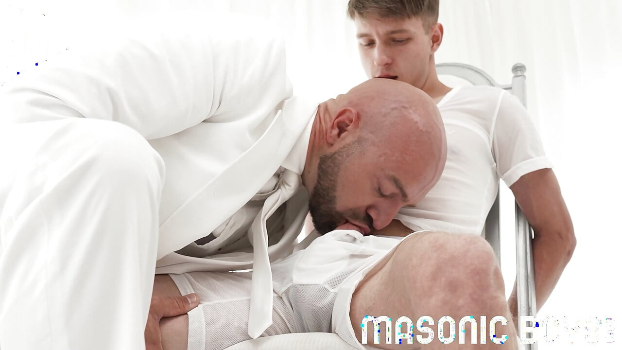 MasonicBoys - Cute twink Apprentice Noah White blowing his massive load