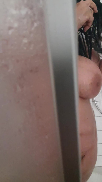 Milf árabe tomando banho