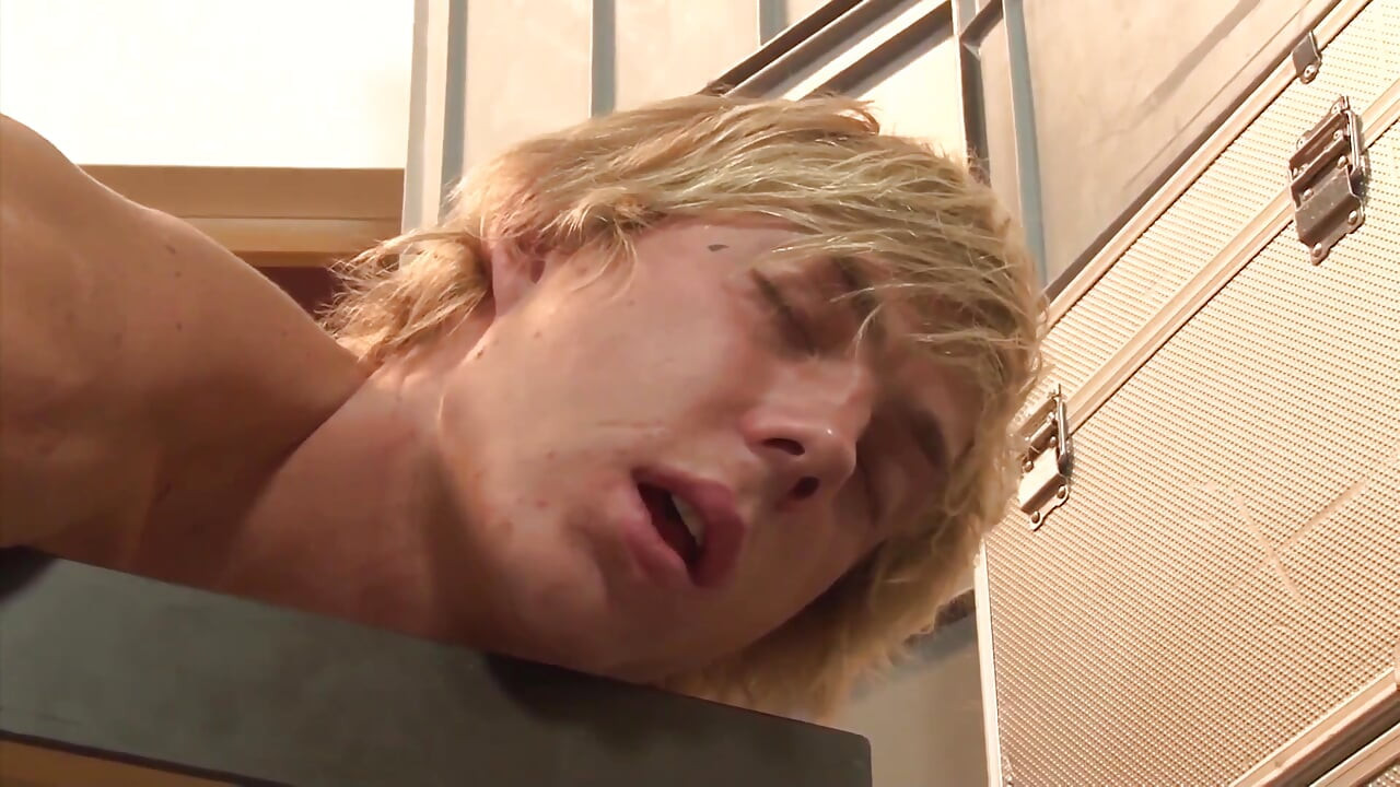Exclusive video Bareback: Sexy horny twink is in the mood for a good anal fuck
