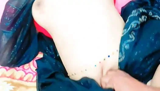 Desi indische bhabhi betrügt mit freund um seinen großen schwanz, aber ihr ehemann erwischte ihn mit ihrem freund