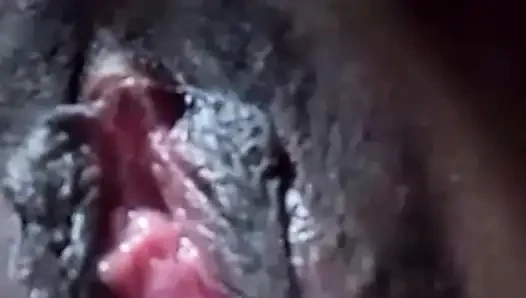 Bhabhi panas masturbasi untuk panggilan video dengan pacar rambut