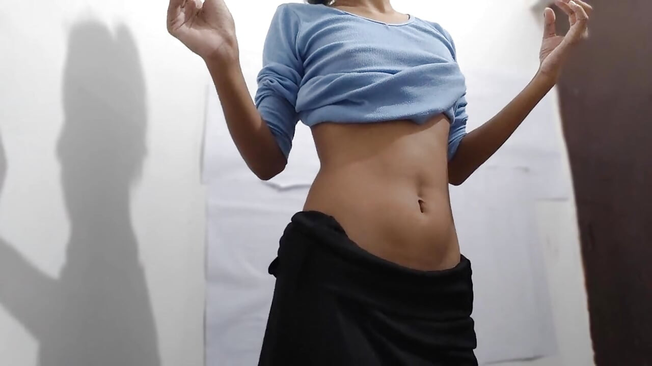 Une étudiante indienne desi change de robe et se masturbe, nouvelle vidéo sur MMS viral BDSM