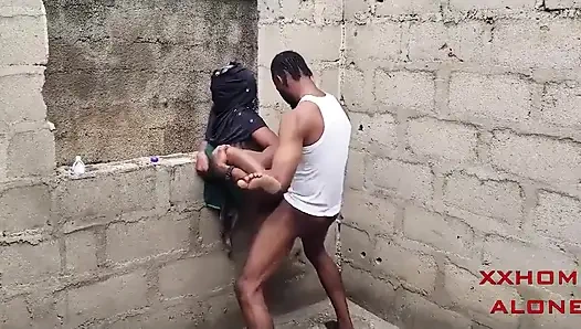 Büyük doğal memeler her yerde sikişiyor