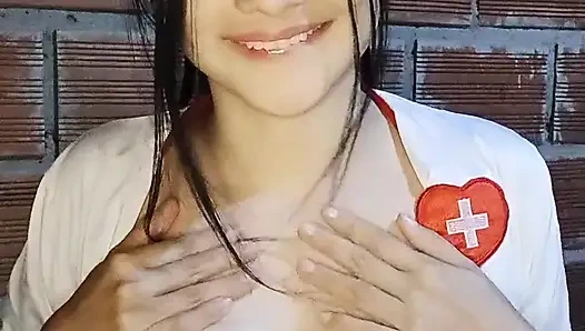 Baldızımı mastürbasyon yaparken görüyorum ve sonra lezzetli bir şekilde sikişiyoruz