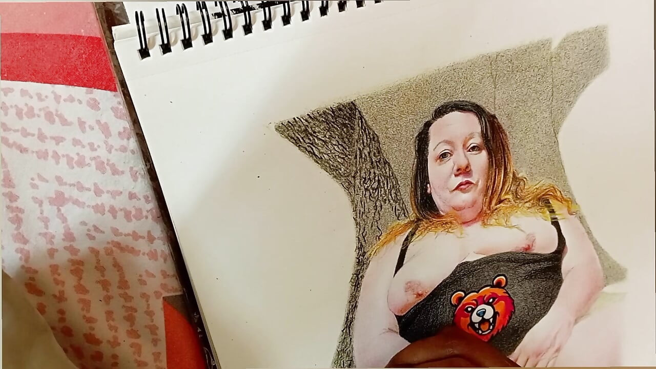 Büyük güzel beyaz bir kadın ağacın altında mastürbasyon yapıyor ve çıplak desi erkekleri çekiyor