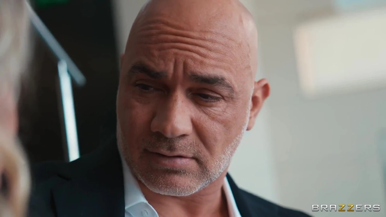 Brazzers - muhteşem Tatiana Alvarez, kocasını bir süre aldatıyor ve bu konuda suçluluk hissetmeye başlıyor