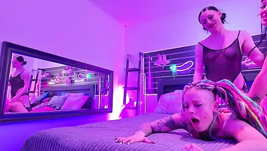 Lesbian Goth Girls Fucking Colourful Dreadheaded Slut