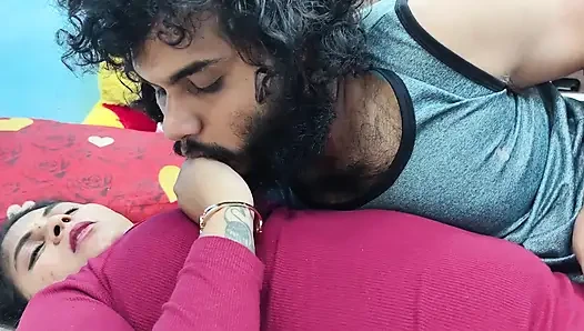 Jilat memek dan jilat memek dan jilat memek si cewek nakal ini sampai dia mengerang keenakan