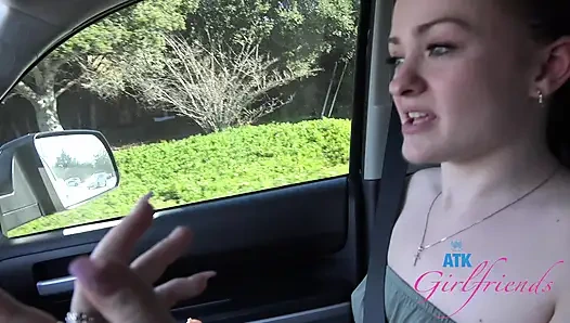 Du setzt die Seereise mit Imani fort, dann gibt sie dir einen kompletten handjob, footjob und blowjob, und endet mit dir c