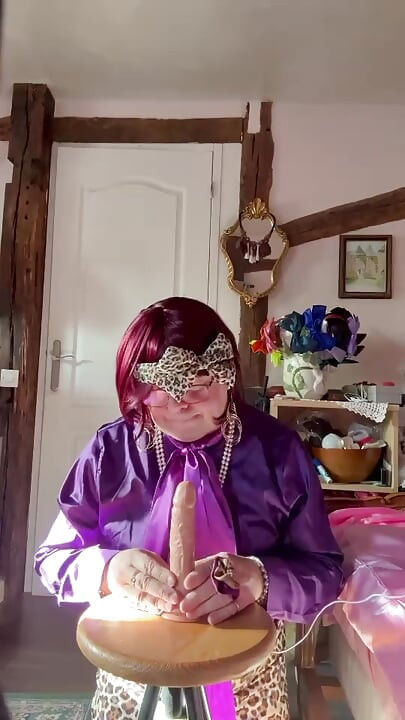 Dressed in a little leopard skirt to suck a dildo