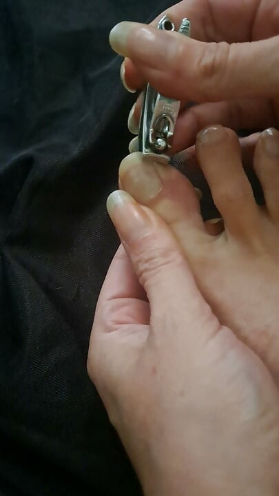 Lång tånagelklippning