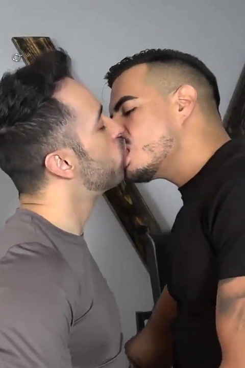 Em pêlo, gay Arturo Santos e Jesse Ferrer em foda crua
