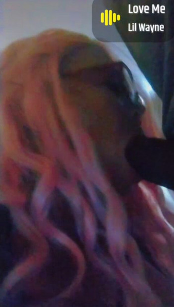 Taj tho igra sa glavom.