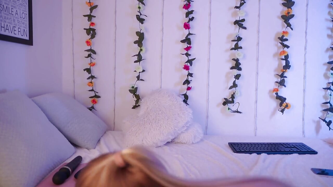 She Squirted with Her Shaved Pussy