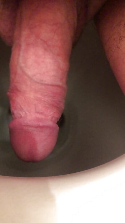 Moj kurac piša sjedeći...