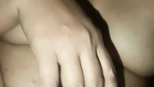 Nurfadila betrügt gerne