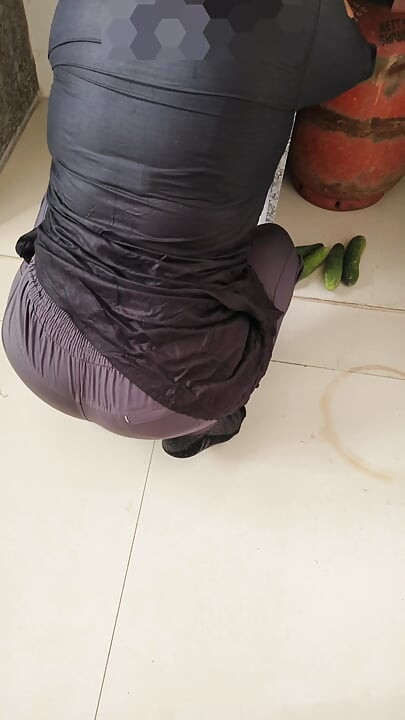 Pati ne apne patni ko romantic mood se chut ki chudai kiya aur chut ka maza liya . Indian desi village hindi viral sex videos