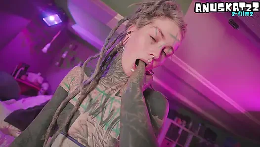 Анальная скачка и минет татуированного хуя в частной спальне