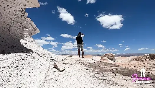 Halka açık şenlikli sakso evde minyon kız arkadaşını sikiyor - randevu gecesi
