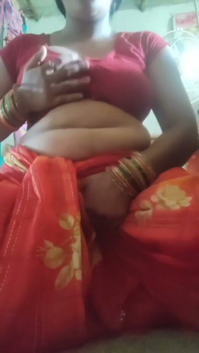 Desi mallu aunty fingerings pusssy to orgasam,aunty sex viral video, viral mms aunty | Clip 1