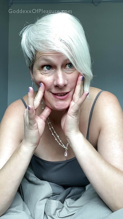 Vacation With StepMommy, She Showed Off Her Tits and Ass While Giving Me JOI To Help Me Rest