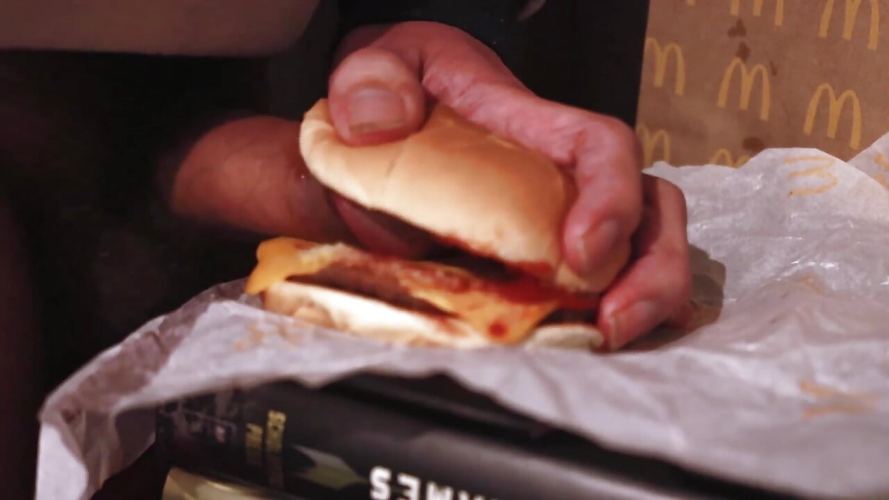 i was so horny i fucked a cheeseburger