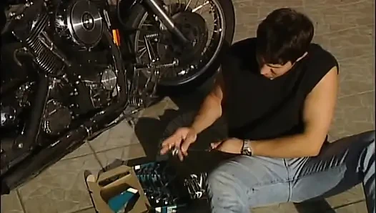Blonde geile bekommt von mechaniker einen harten großen schwanz