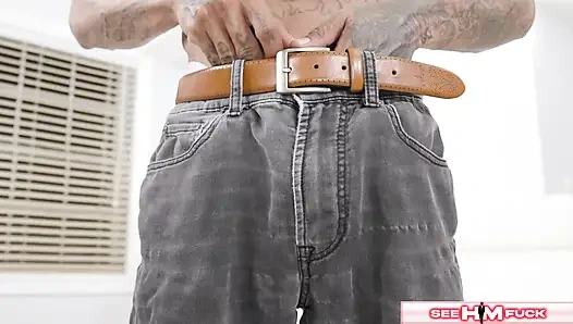 Ally cooper lagi asik nyepong kontol tebal ralph whoren sambil berlutut!