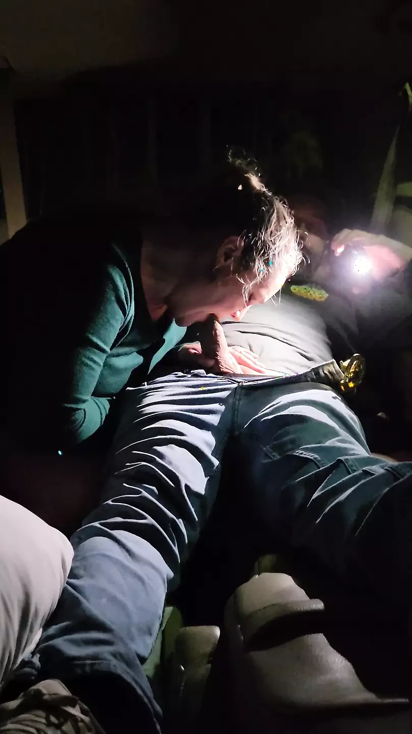 人妻在老公面前在一个公共停车场里干陌生人