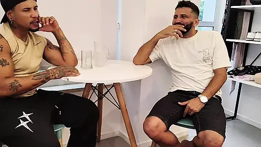 Dois Irmãos Numa Entrevista Para Tiffany Montavani Sentou Pirocada Na anã