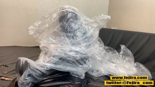 Fejira com - ragazza vestita di pelle con film plastico multistrato