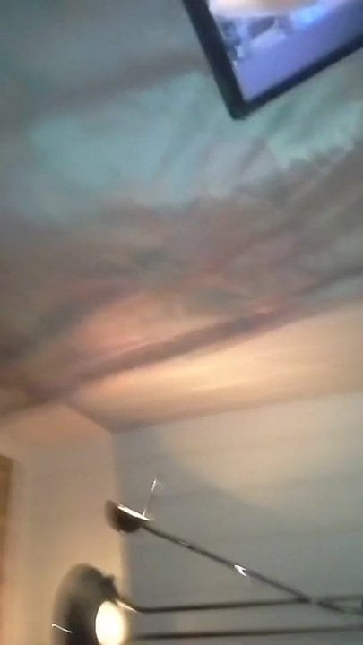 Julia pissing