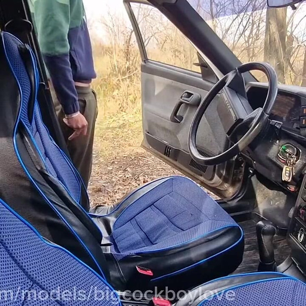 硬游轮荡妇陌生人在赛道上与爸爸的大鸡巴搏斗