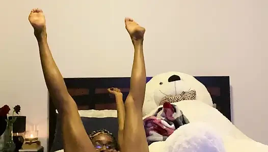 Madisonstv- yeni oyuncaklarımı kırıyor (yakın çekim)