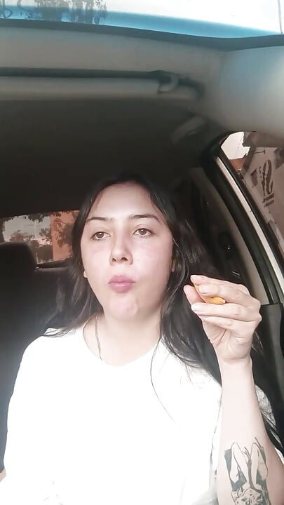 Makan di dalam mobil