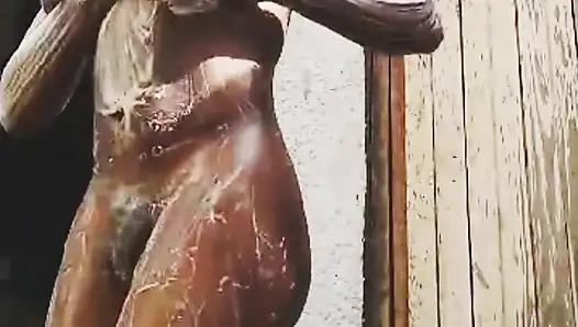 Mandi di luar ruangan, pemandian umum