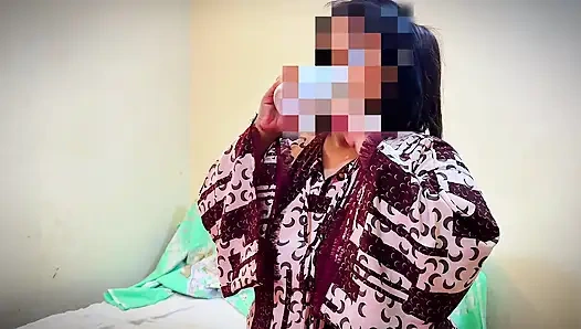 Симпатичная пухлая 18-летняя горячая девушка