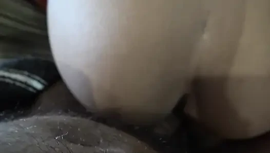 Sürtük Arap üvey kız amının içine boşalmama izin veriyor