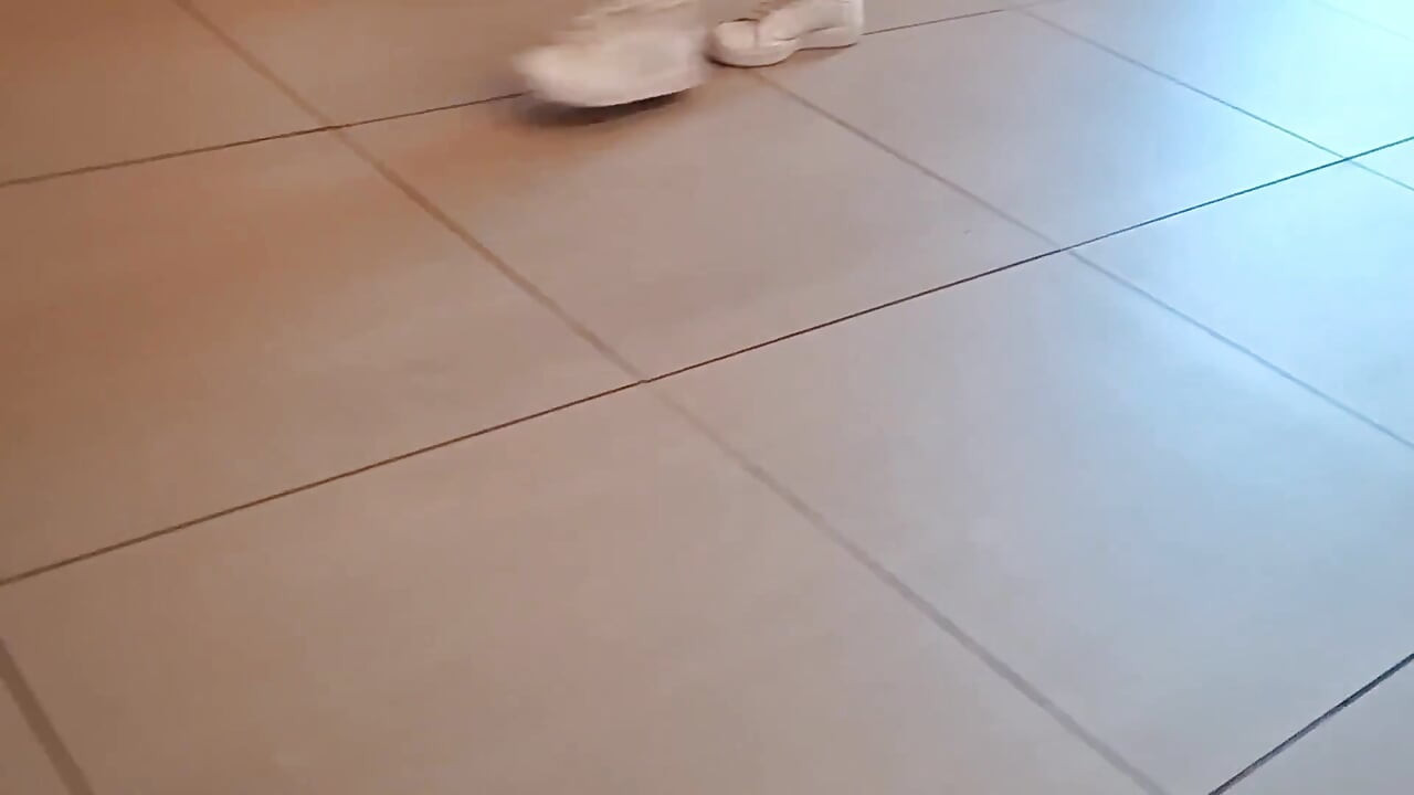 Follada En El Vestuario Por El Mejor Amigo De Mi Marido