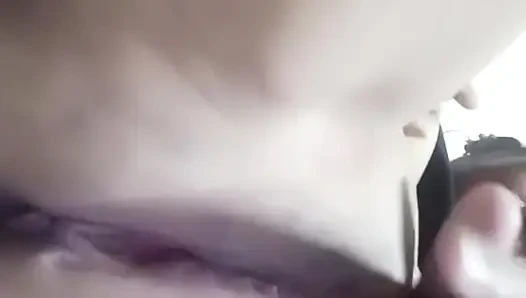Öğle yemeğinden sonra amcığımı oynuyorum