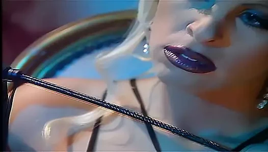 Blonde MILf genießt tiefes anal von ihrem dominanten liebhaber