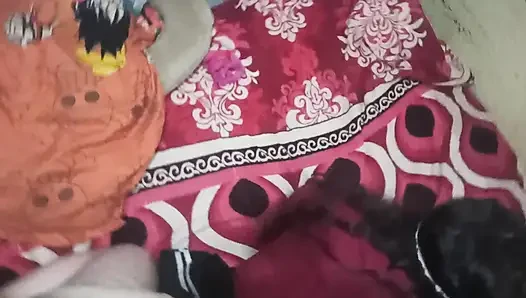 Karımı sulu dölü için gerçekten sert vuruyorum ta ki zevkle bitirene kadar, ıslak seksi maskeli