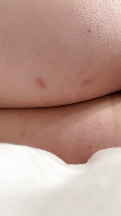 Fingering memeknya sampai orgasme pakai tangan - kontraksi memek beda-belepotan - close up